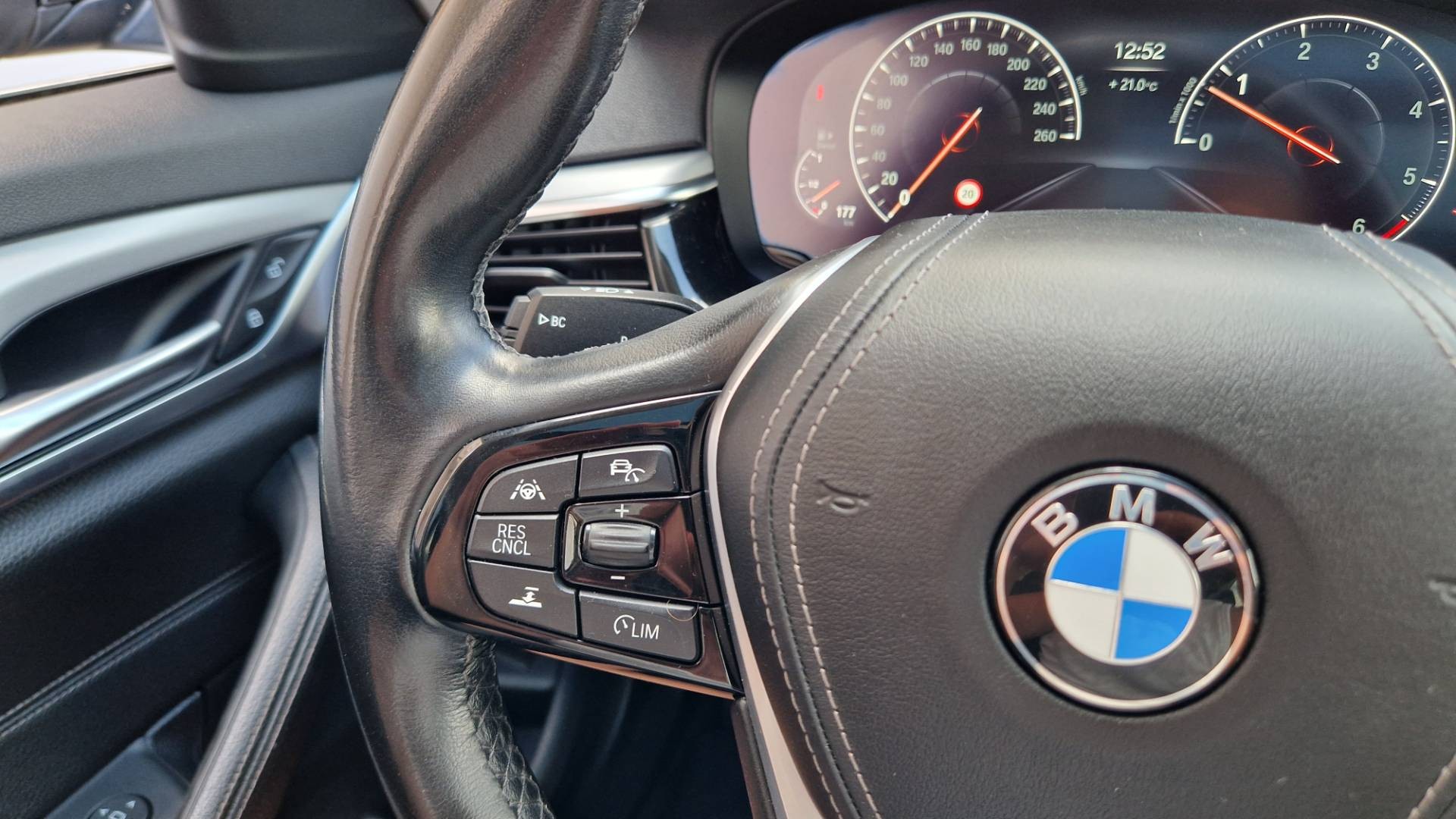 BMW Rad 5 Touring 530d xDrive A/T – Obrázok 49