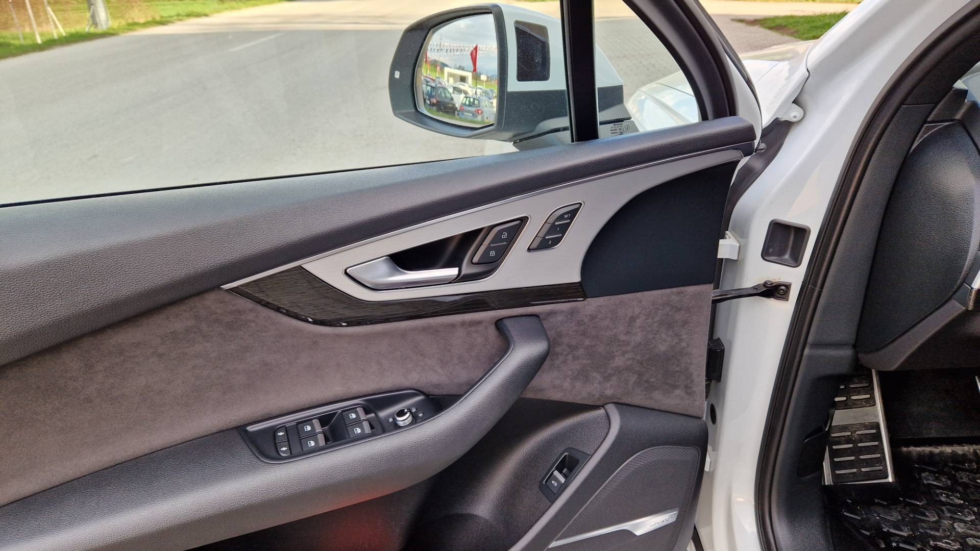 Audi Q7 3.0 TDI 272K QUATTTRO S-LINE 8 ST – Obrázok 37