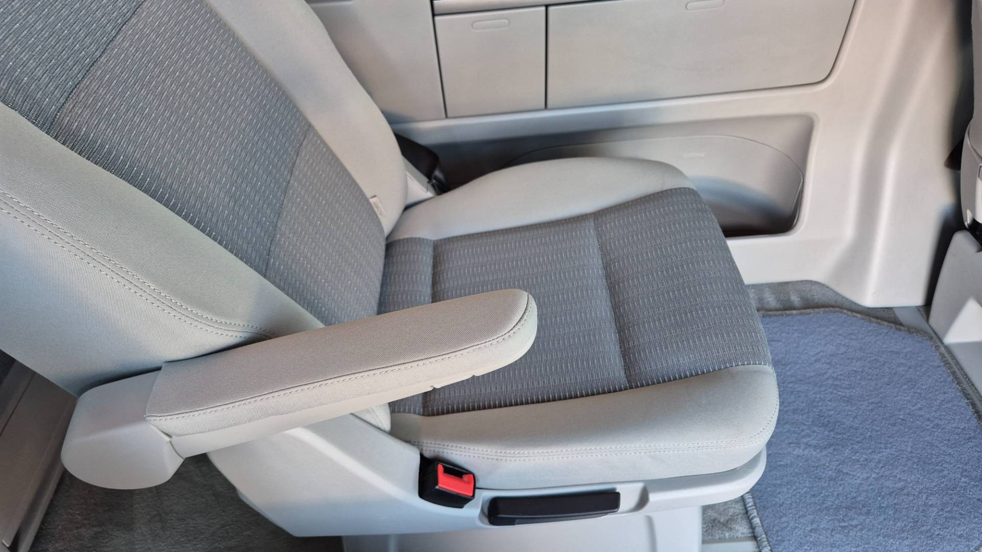 Volkswagen Multivan 2.0 TSI BMT Comfortline DSG – Obrázok 14