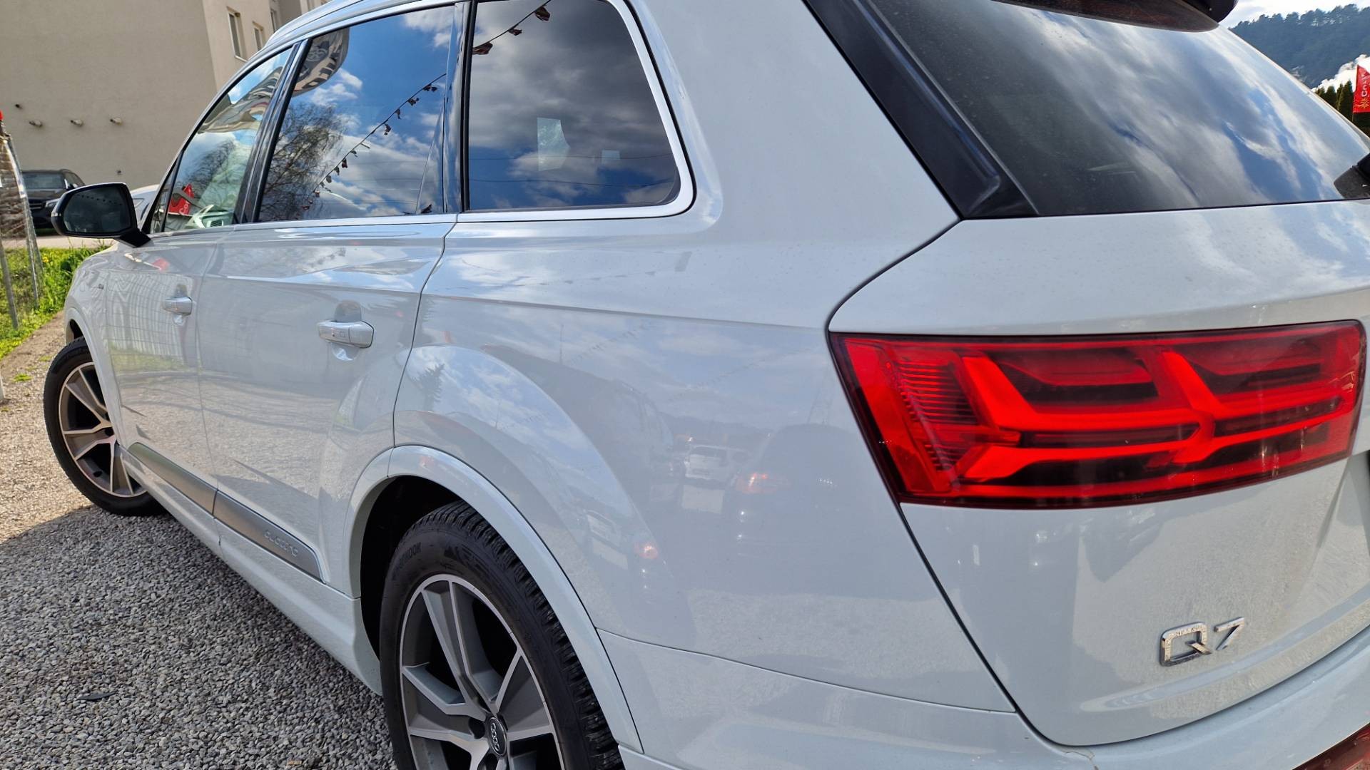 Audi Q7 3.0 TDI 272K QUATTTRO S-LINE 8 ST – Obrázok 9
