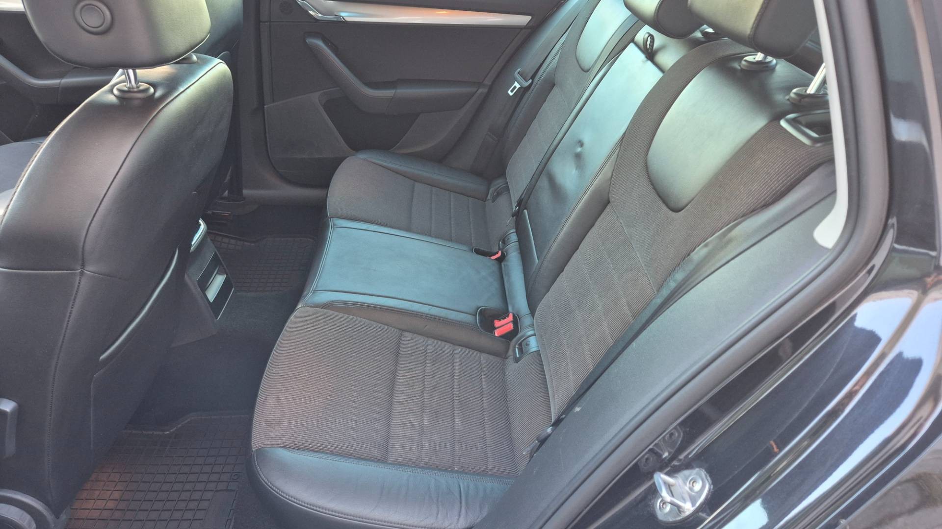 Škoda Octavia Combi 2.0 TDI Elegance/Style DSG – Obrázok 12