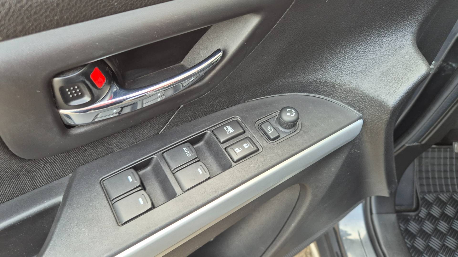 Suzuki SX4 S-Cross 1.4 BoosterJet Elegance 4WD – Obrázok 31