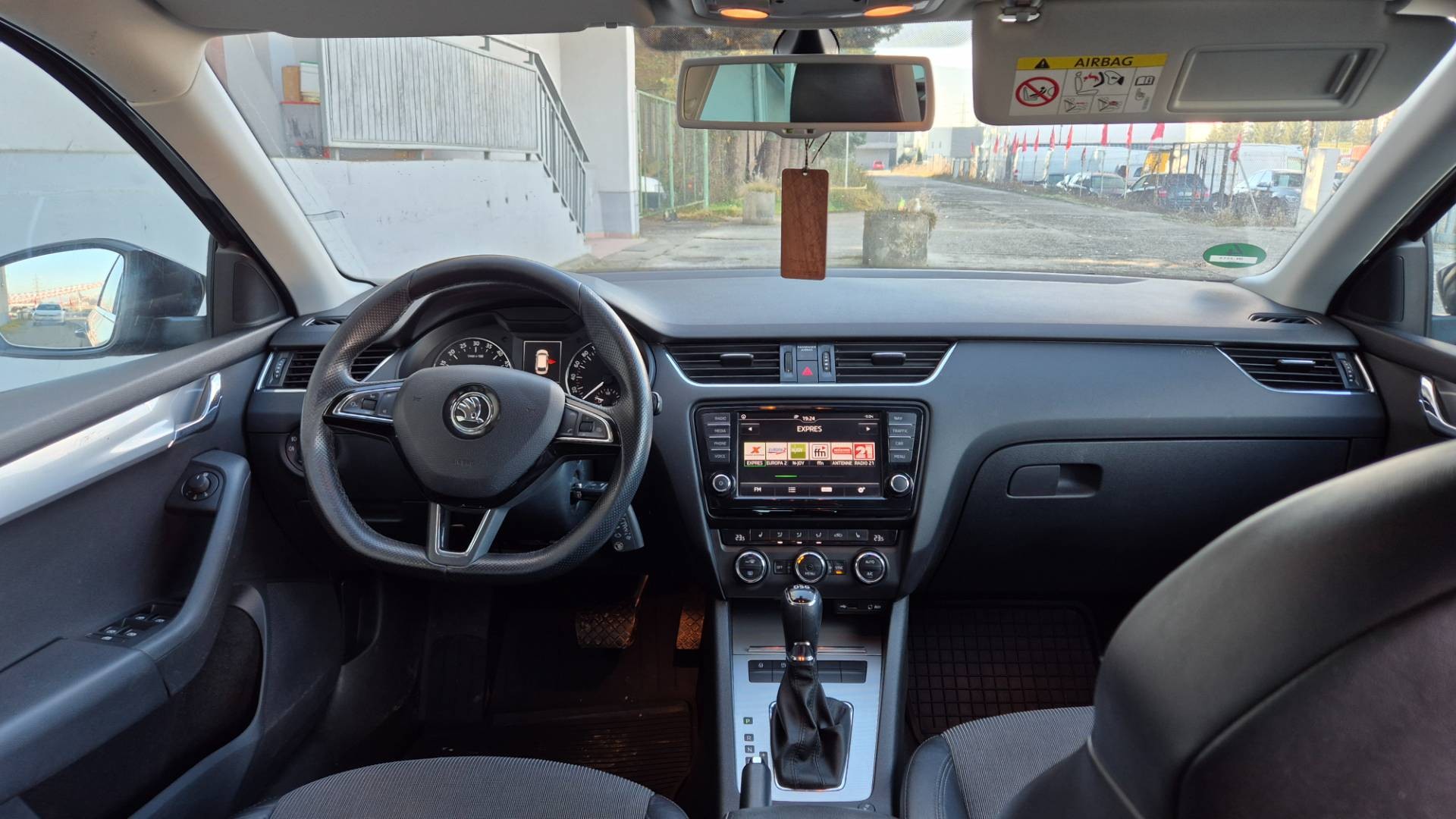 Škoda Octavia Combi 2.0 TDI Elegance/Style DSG – Obrázok 16