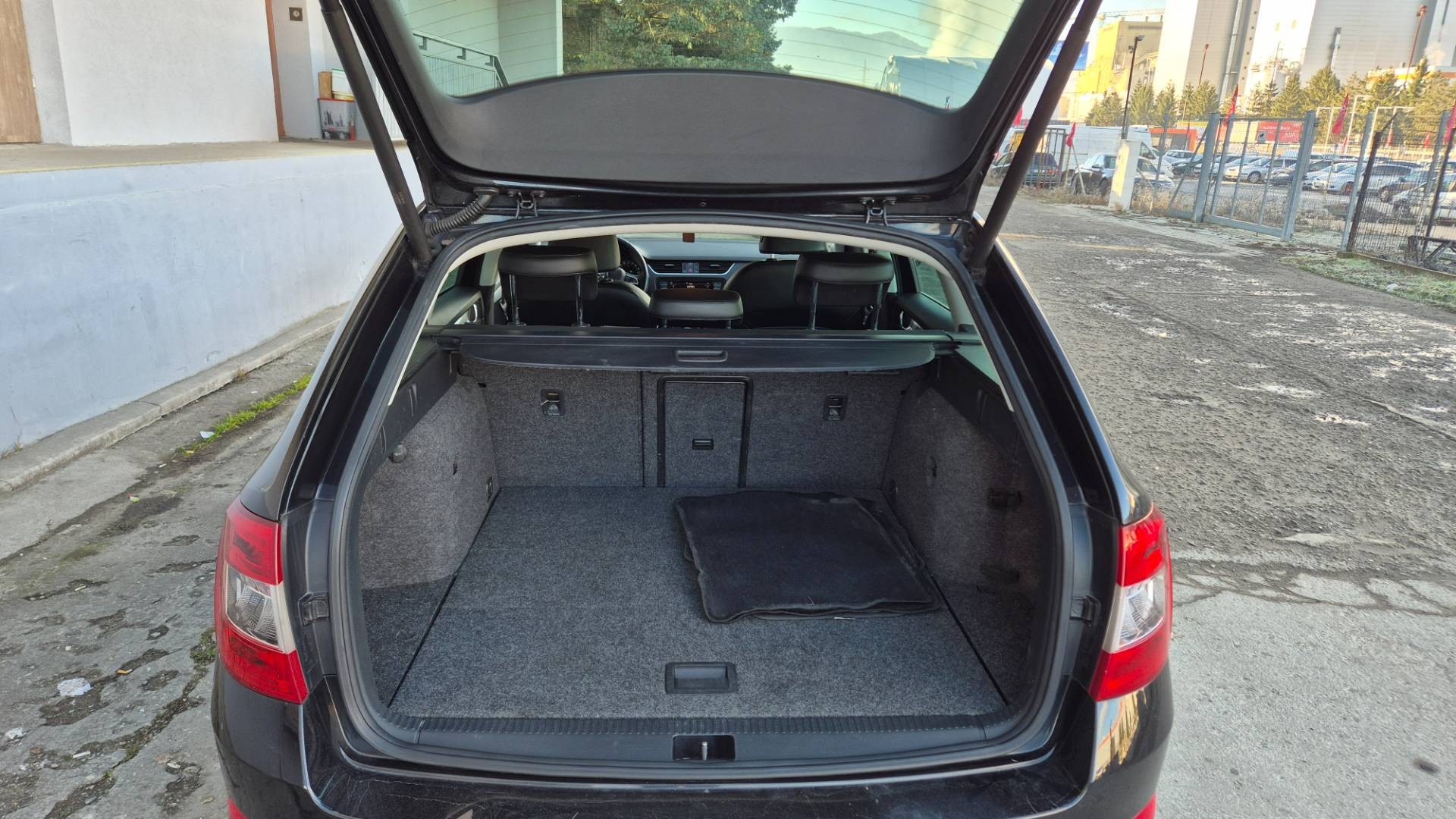 Škoda Octavia Combi 2.0 TDI Elegance/Style DSG – Obrázok 7