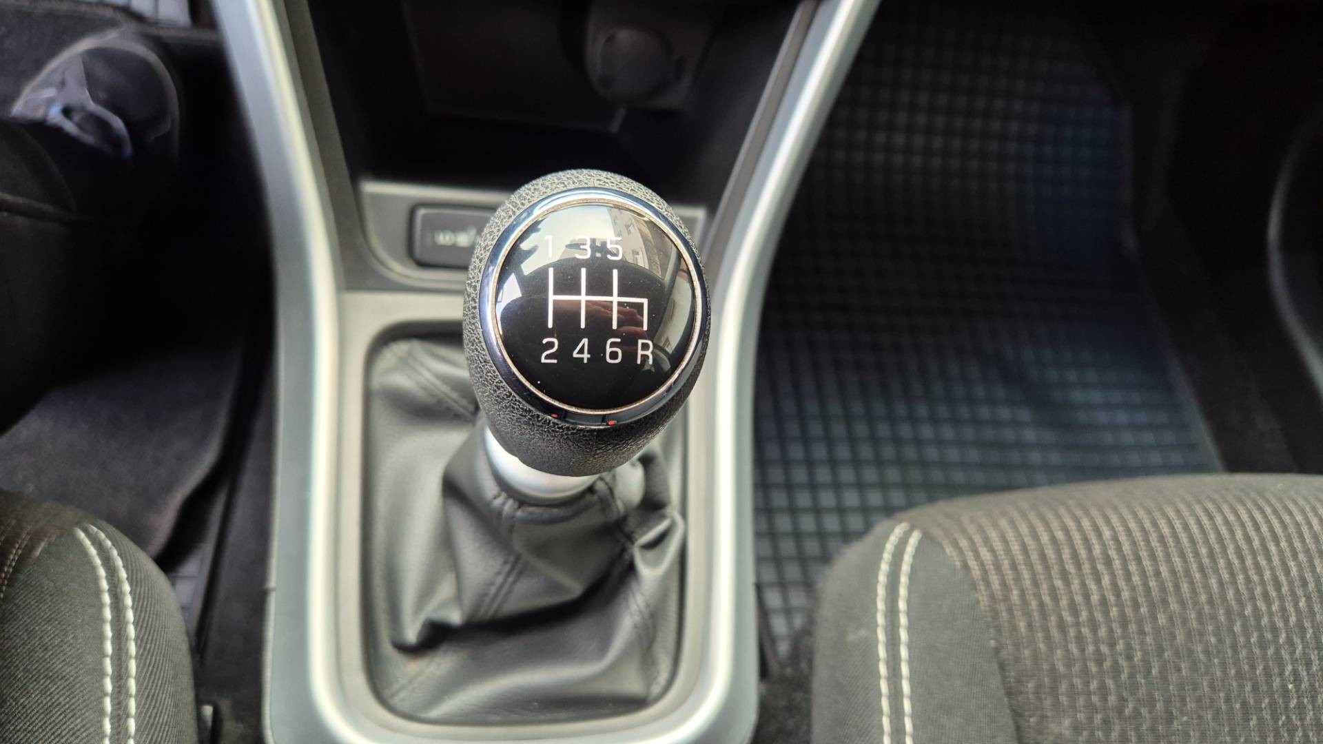 Suzuki SX4 S-Cross 1.4 BoosterJet Elegance 4WD – Obrázok 35