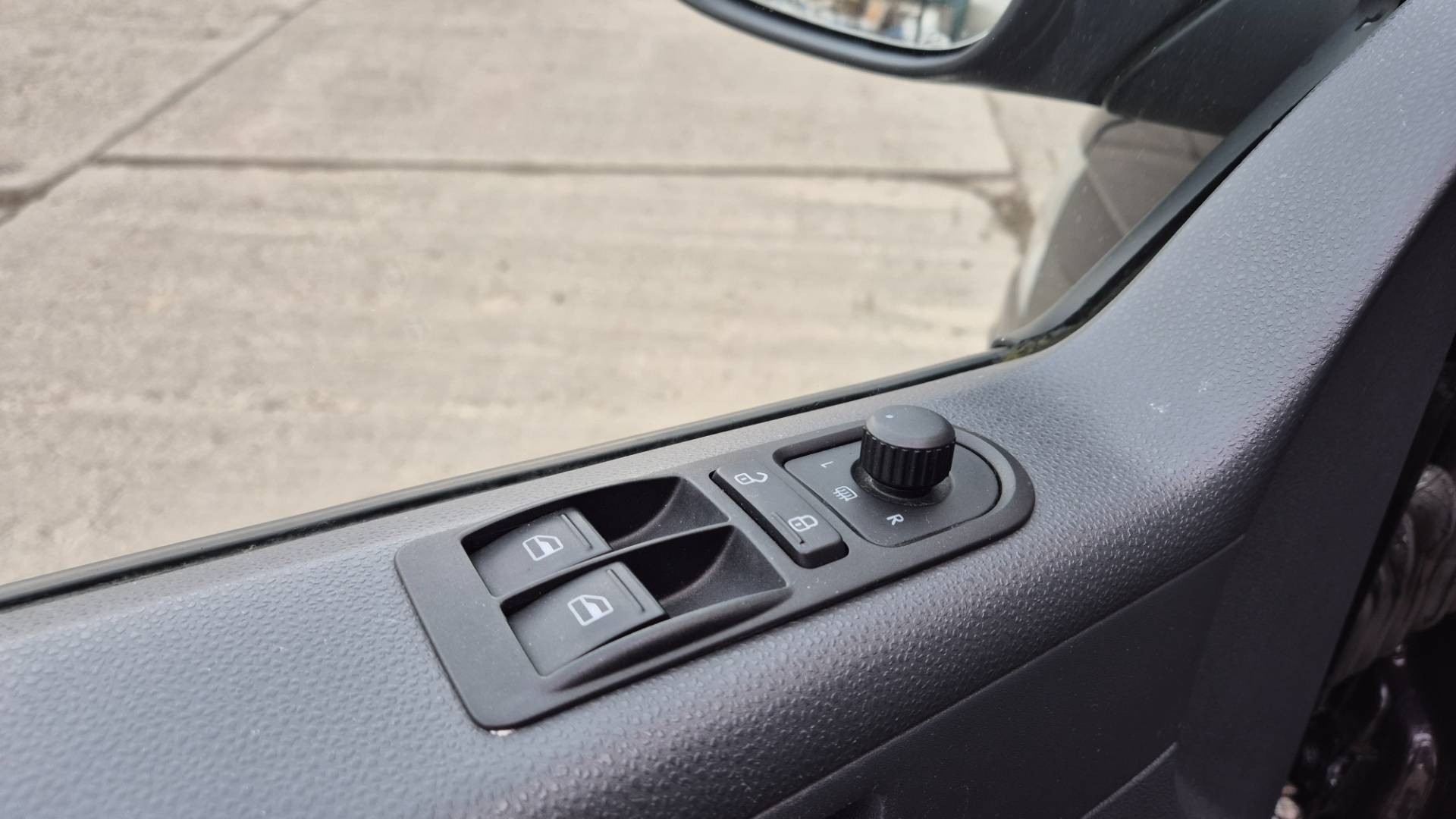 Volkswagen Multivan 2.0 TDI 140k Startline DSG – Obrázok 18