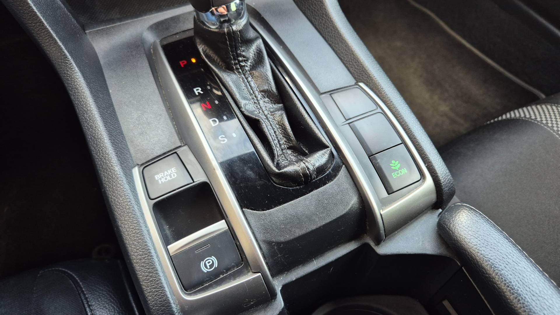 Honda Civic 1.5 DOHC VTEC Turbo Sport Plus CVT – Obrázok 22