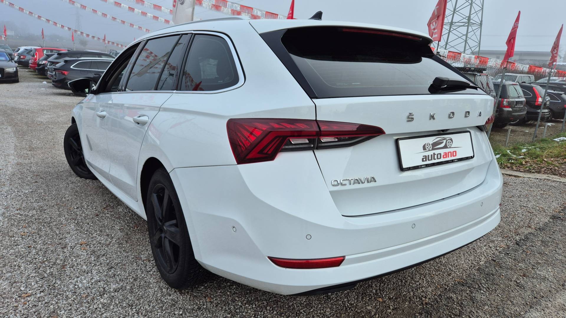 Škoda Octavia Combi 2.0 TDI SCR Style DSG – Obrázok 9