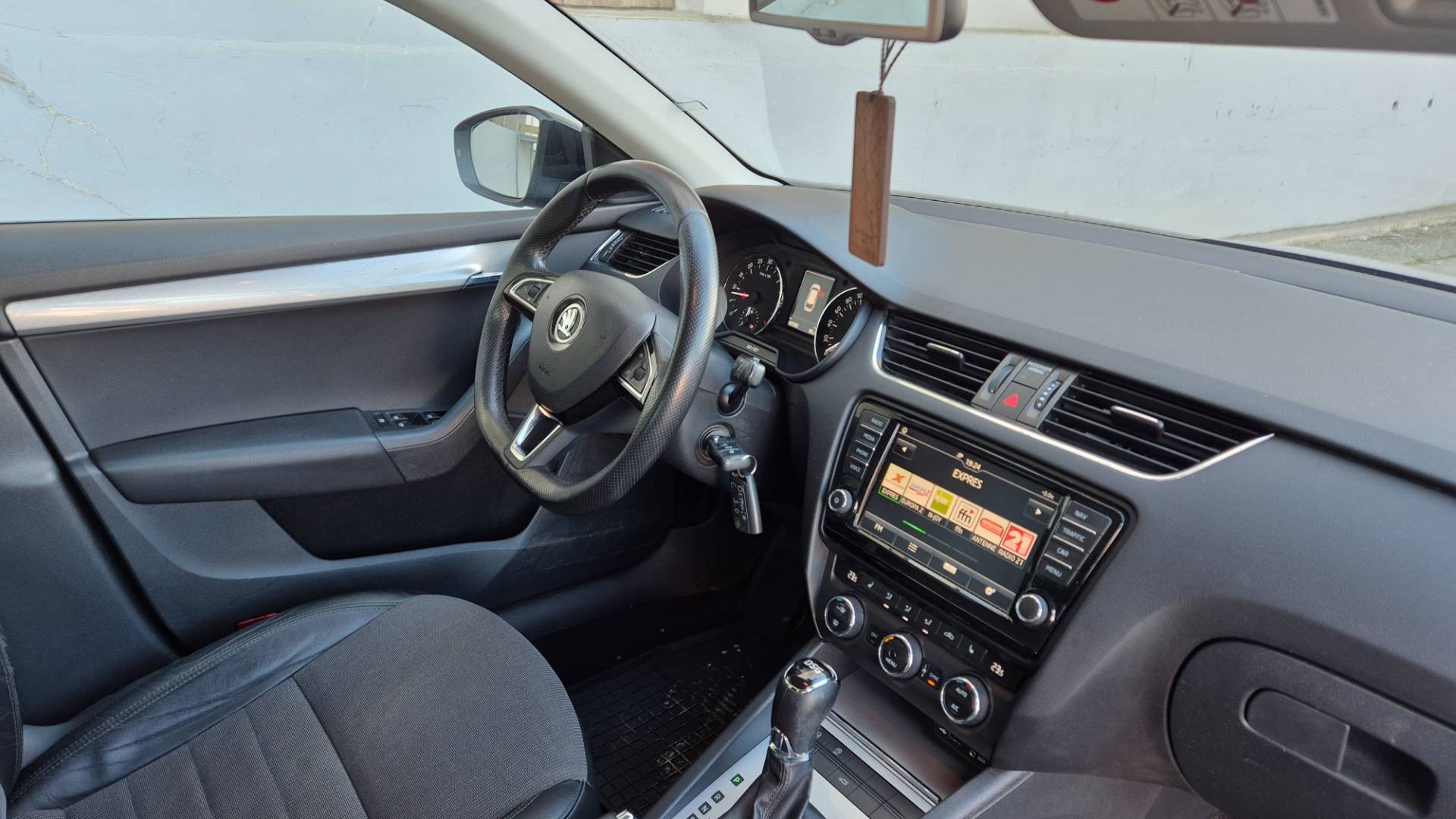 Škoda Octavia Combi 2.0 TDI Elegance/Style DSG – Obrázok 15