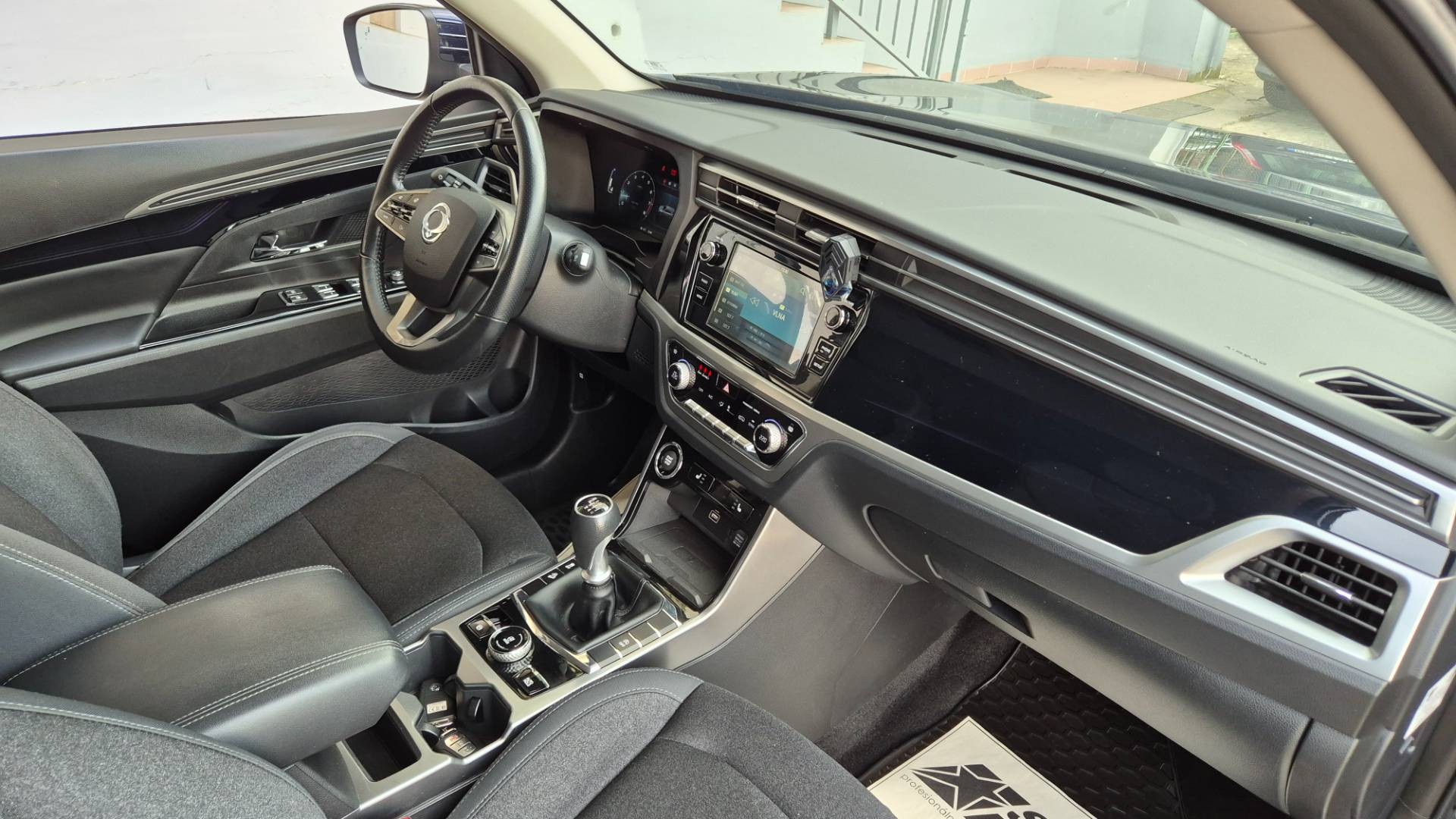 SsangYong Korando 1.5 Turbo e-XGI 163k Style – Obrázok 38