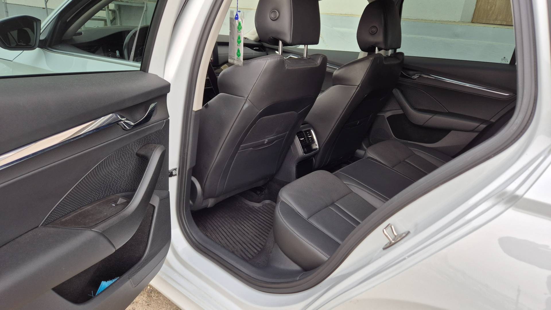 Škoda Octavia Combi 2.0 TDI SCR Style DSG – Obrázok 18