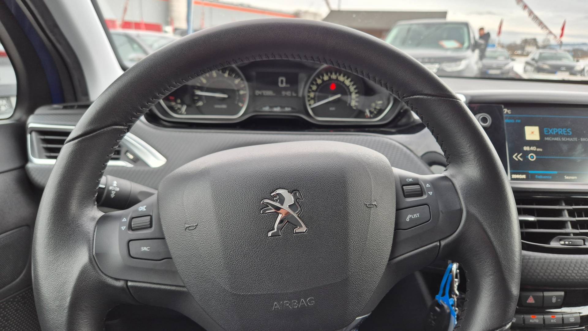 Peugeot 2008 1.2 PureTech 110 E6d-ISC Signature – Obrázok 35