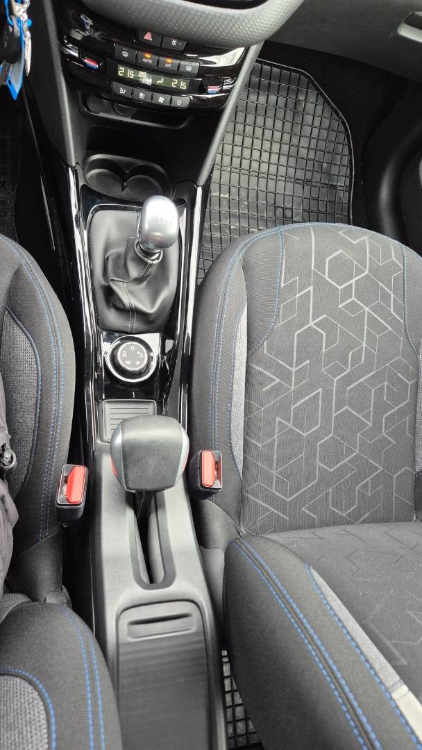 Peugeot 2008 1.2 PureTech 110 E6d-ISC Signature – Obrázok 26