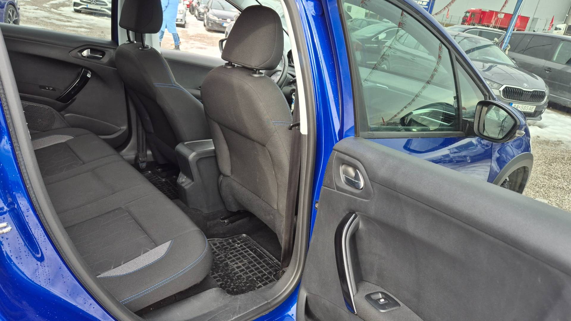 Peugeot 2008 1.2 PureTech 110 E6d-ISC Signature – Obrázok 21