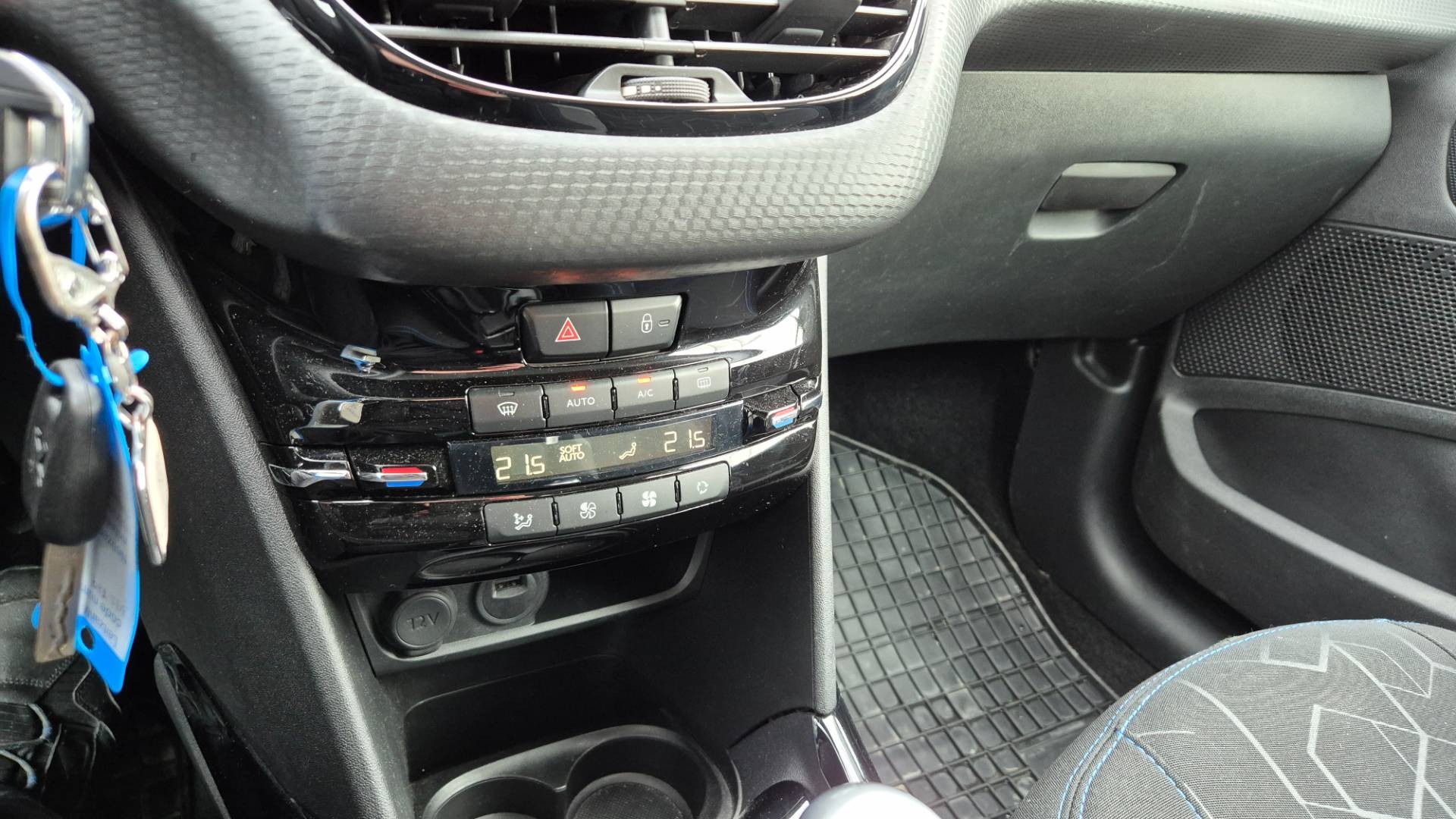 Peugeot 2008 1.2 PureTech 110 E6d-ISC Signature – Obrázok 29