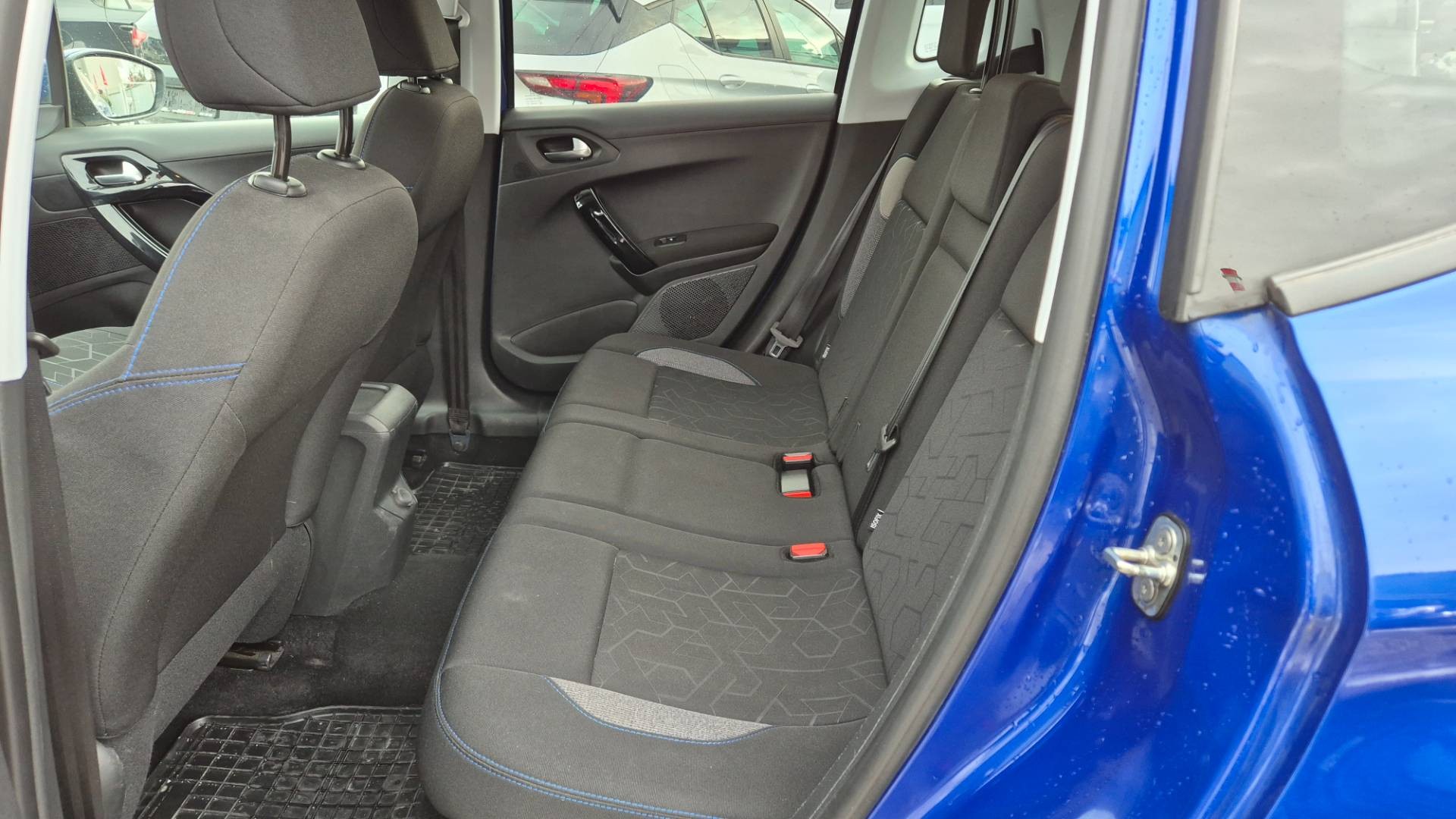 Peugeot 2008 1.2 PureTech 110 E6d-ISC Signature – Obrázok 14