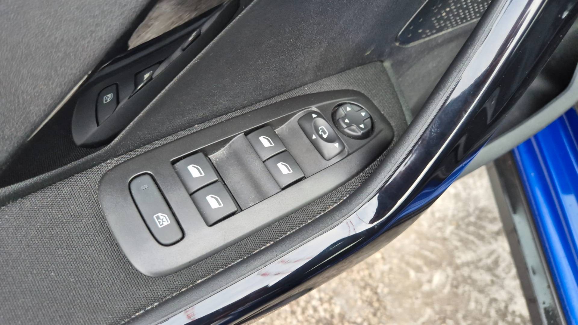 Peugeot 2008 1.2 PureTech 110 E6d-ISC Signature – Obrázok 20