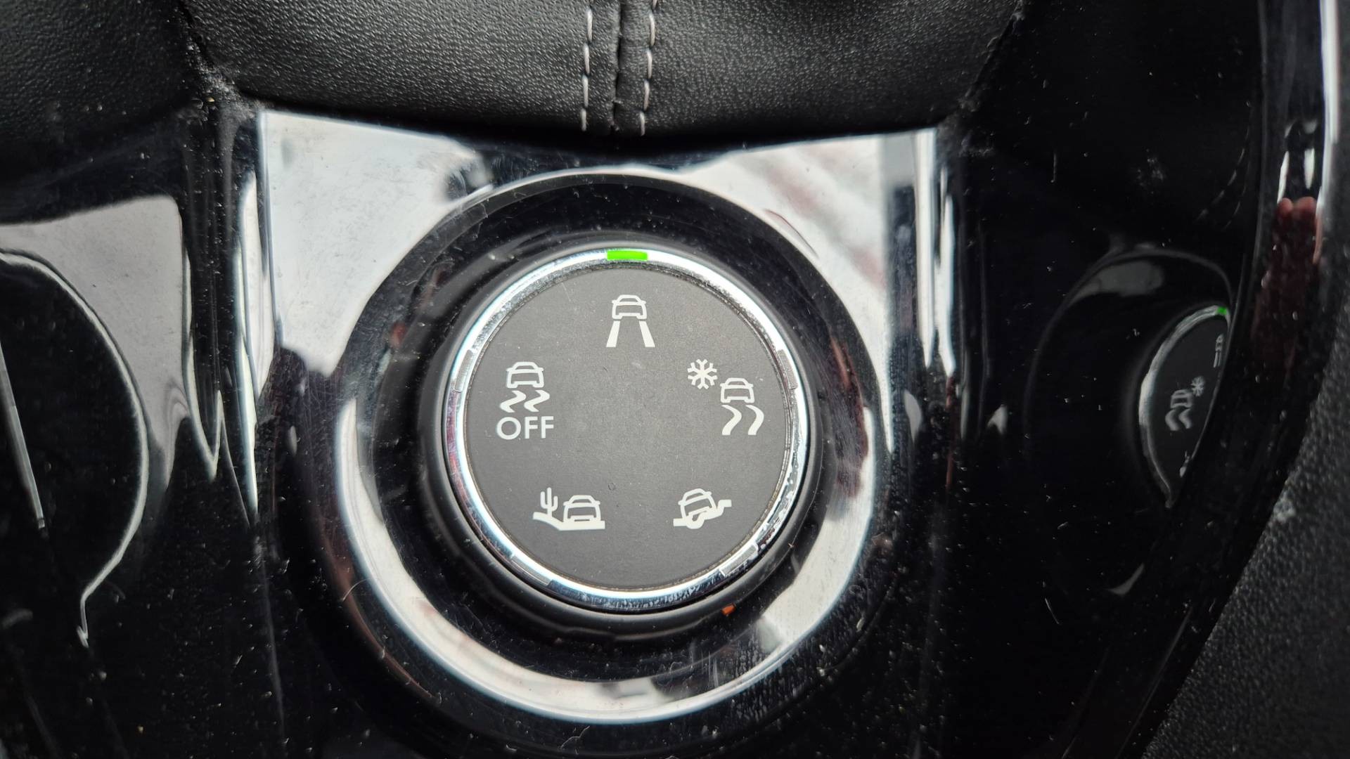 Peugeot 2008 1.2 PureTech 110 E6d-ISC Signature – Obrázok 27