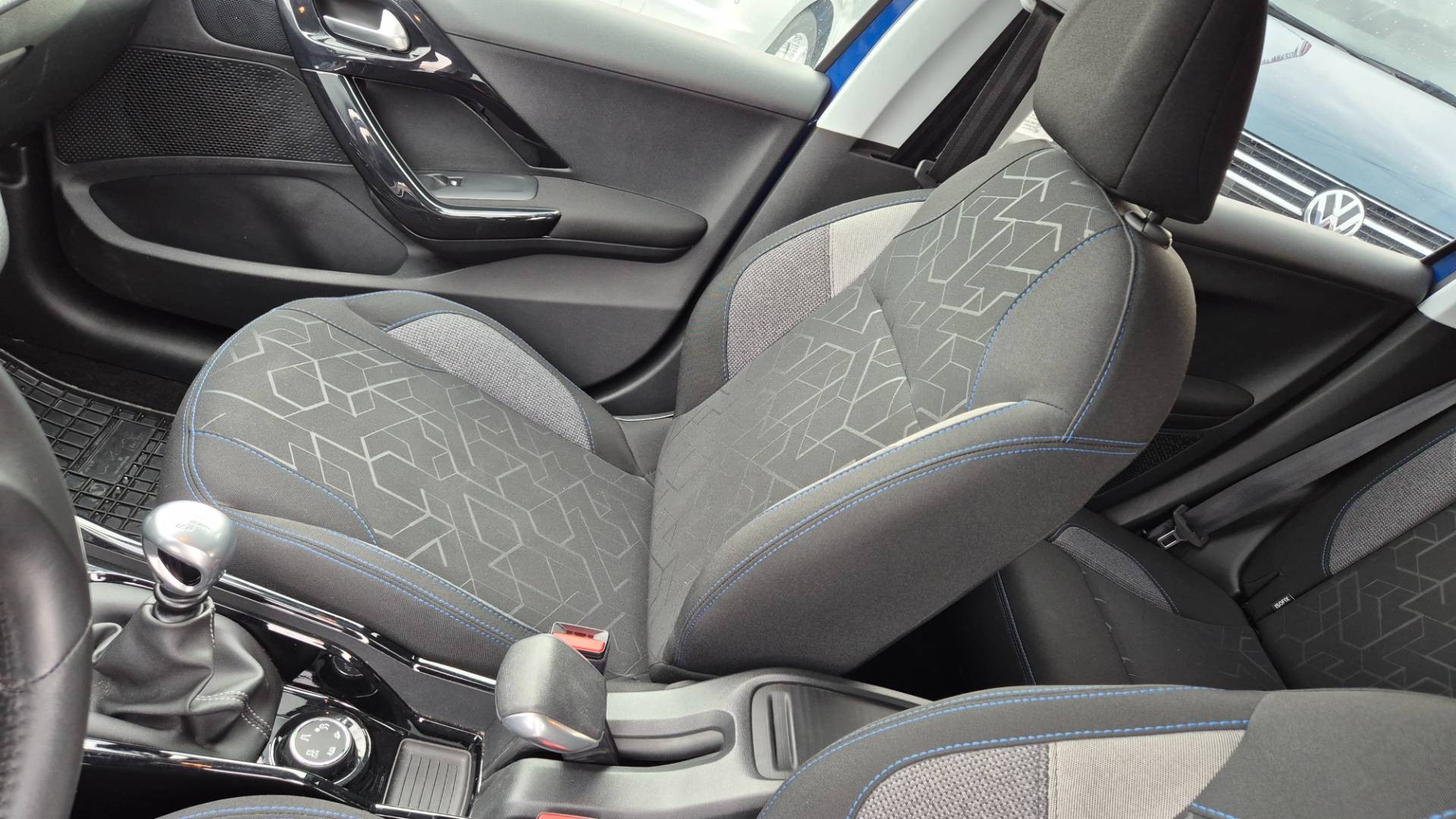 Peugeot 2008 1.2 PureTech 110 E6d-ISC Signature – Obrázok 18