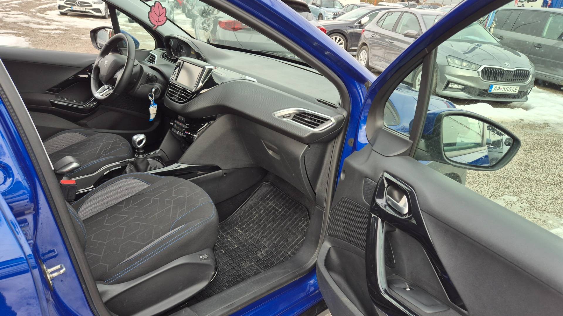 Peugeot 2008 1.2 PureTech 110 E6d-ISC Signature – Obrázok 23