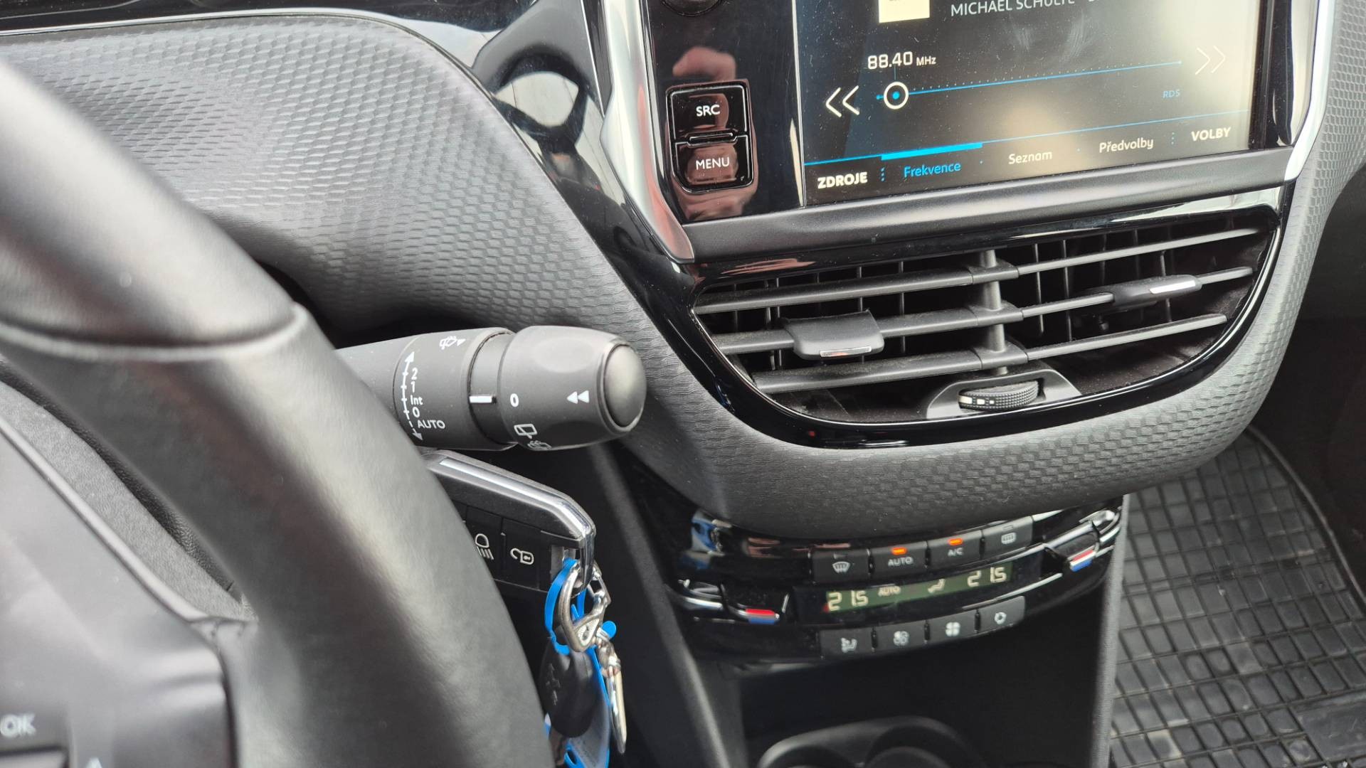 Peugeot 2008 1.2 PureTech 110 E6d-ISC Signature – Obrázok 32