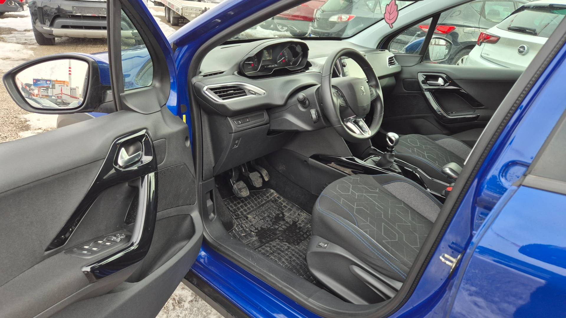 Peugeot 2008 1.2 PureTech 110 E6d-ISC Signature – Obrázok 16