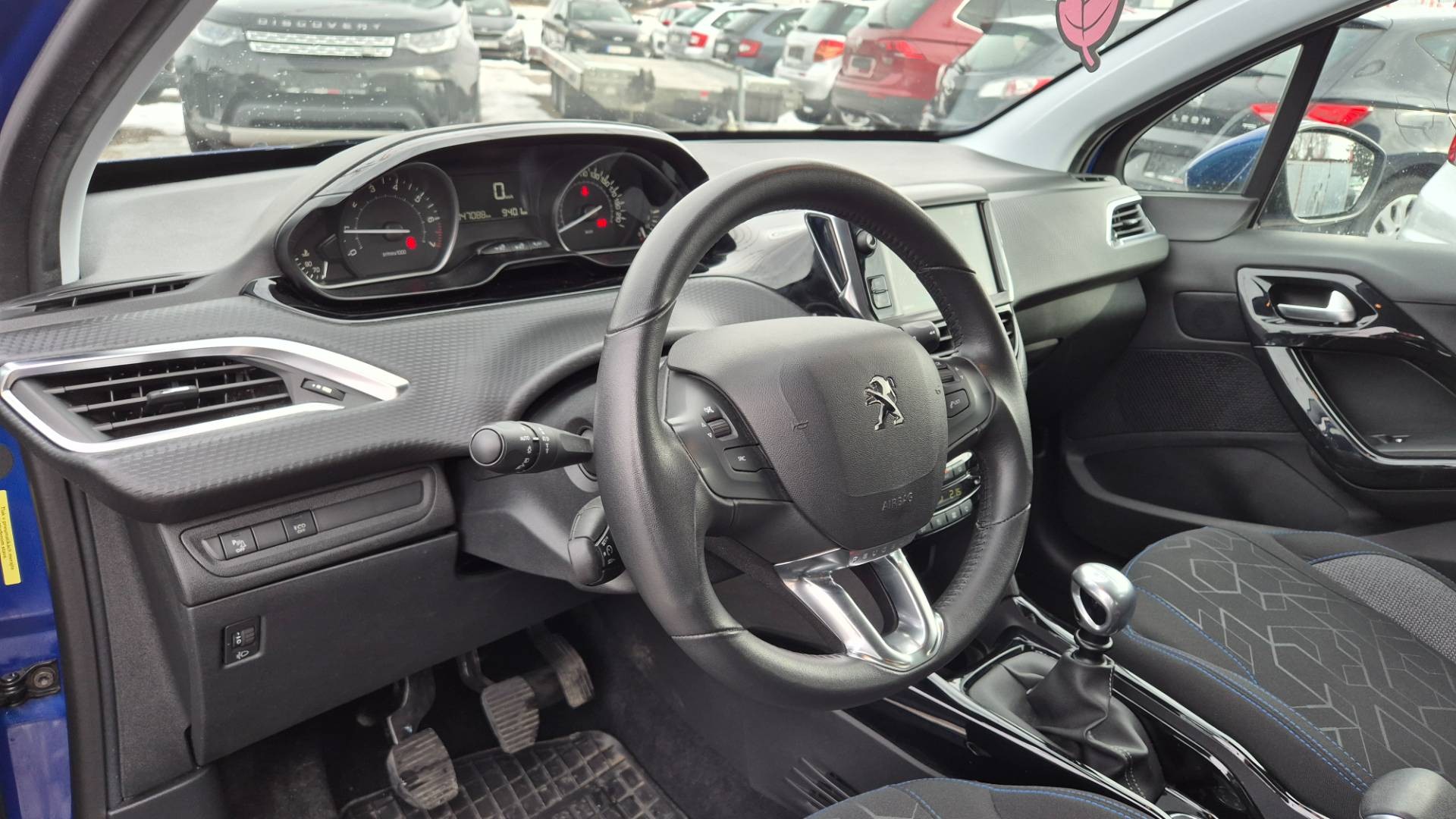 Peugeot 2008 1.2 PureTech 110 E6d-ISC Signature – Obrázok 19