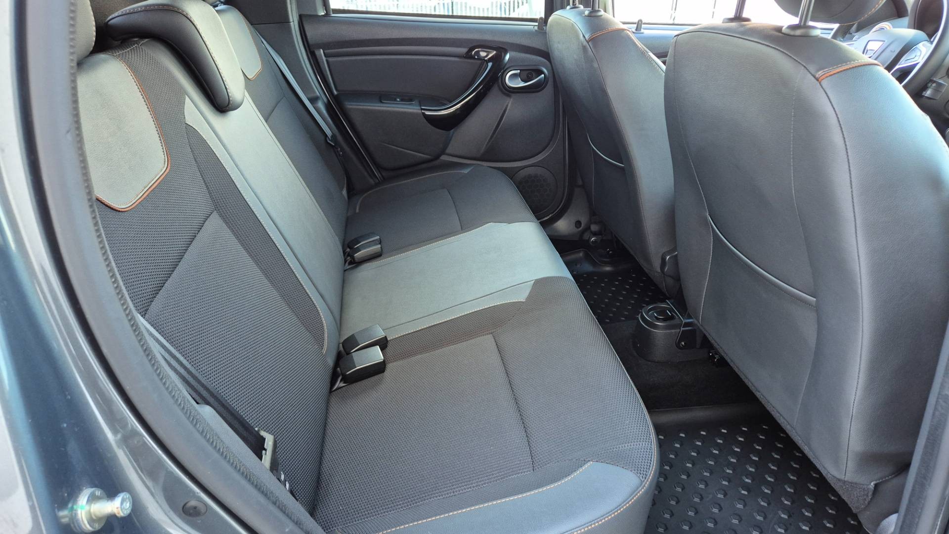 Dacia Duster 1.5 dCi 4x4 Outdoor – Obrázok 36