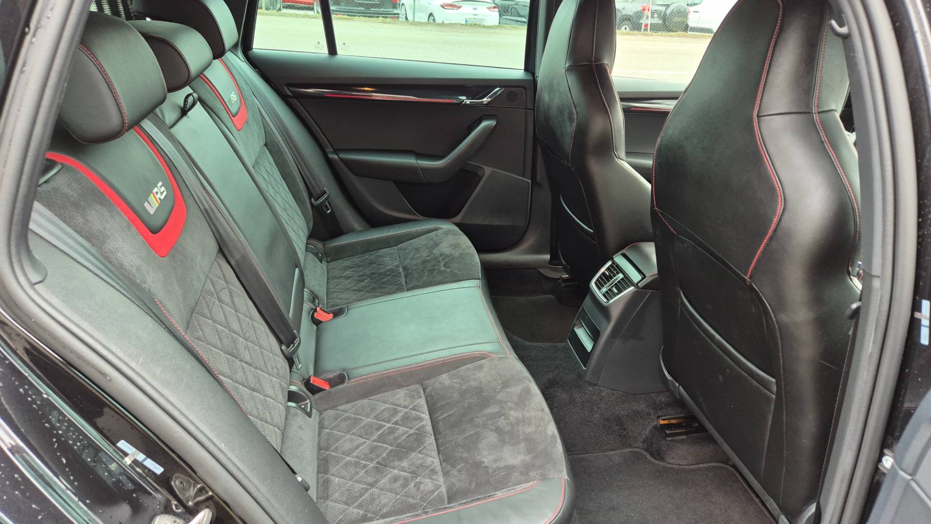 Škoda Octavia Combi 2.0 TDI RS DSG 4x4 – Obrázok 28