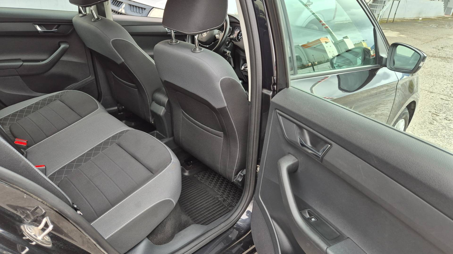 Škoda Fabia 1.0 TSI Style DSG – Obrázok 23