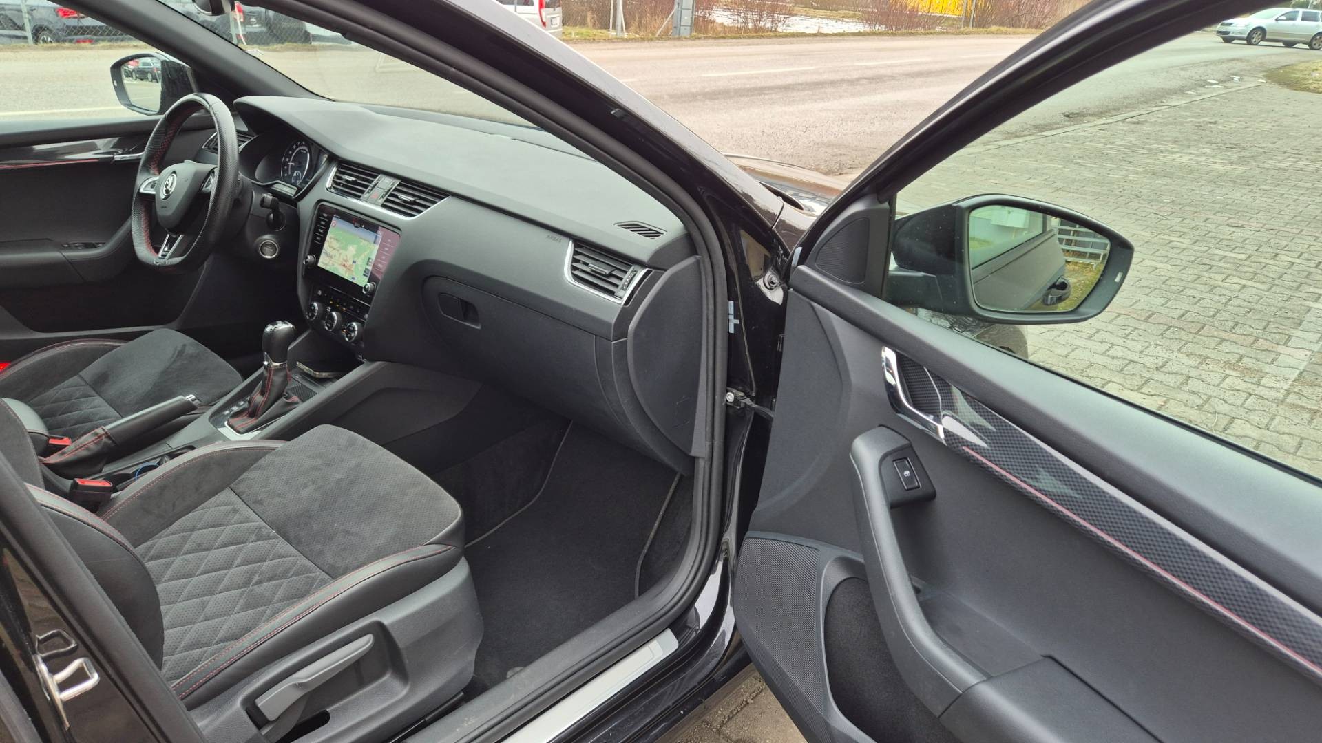 Škoda Octavia Combi 2.0 TDI RS DSG 4x4 – Obrázok 29