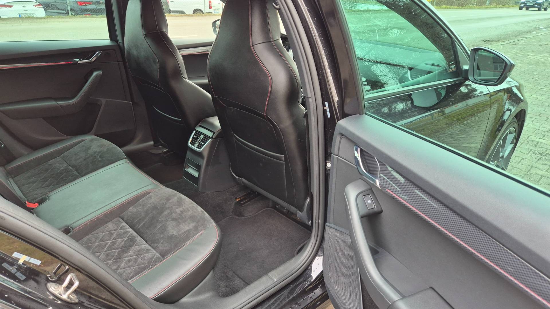 Škoda Octavia Combi 2.0 TDI RS DSG 4x4 – Obrázok 27