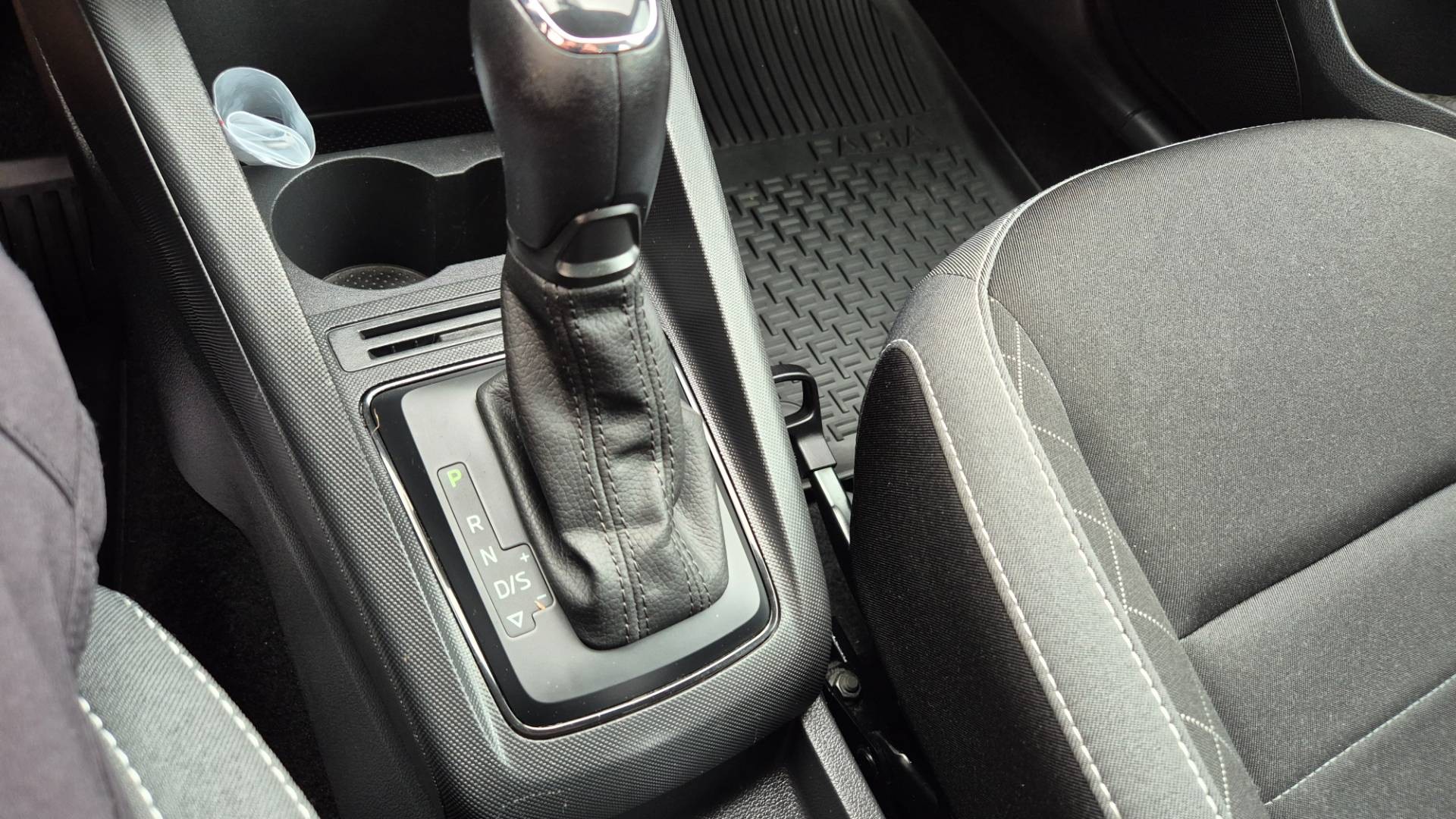 Škoda Fabia 1.0 TSI Style DSG – Obrázok 29