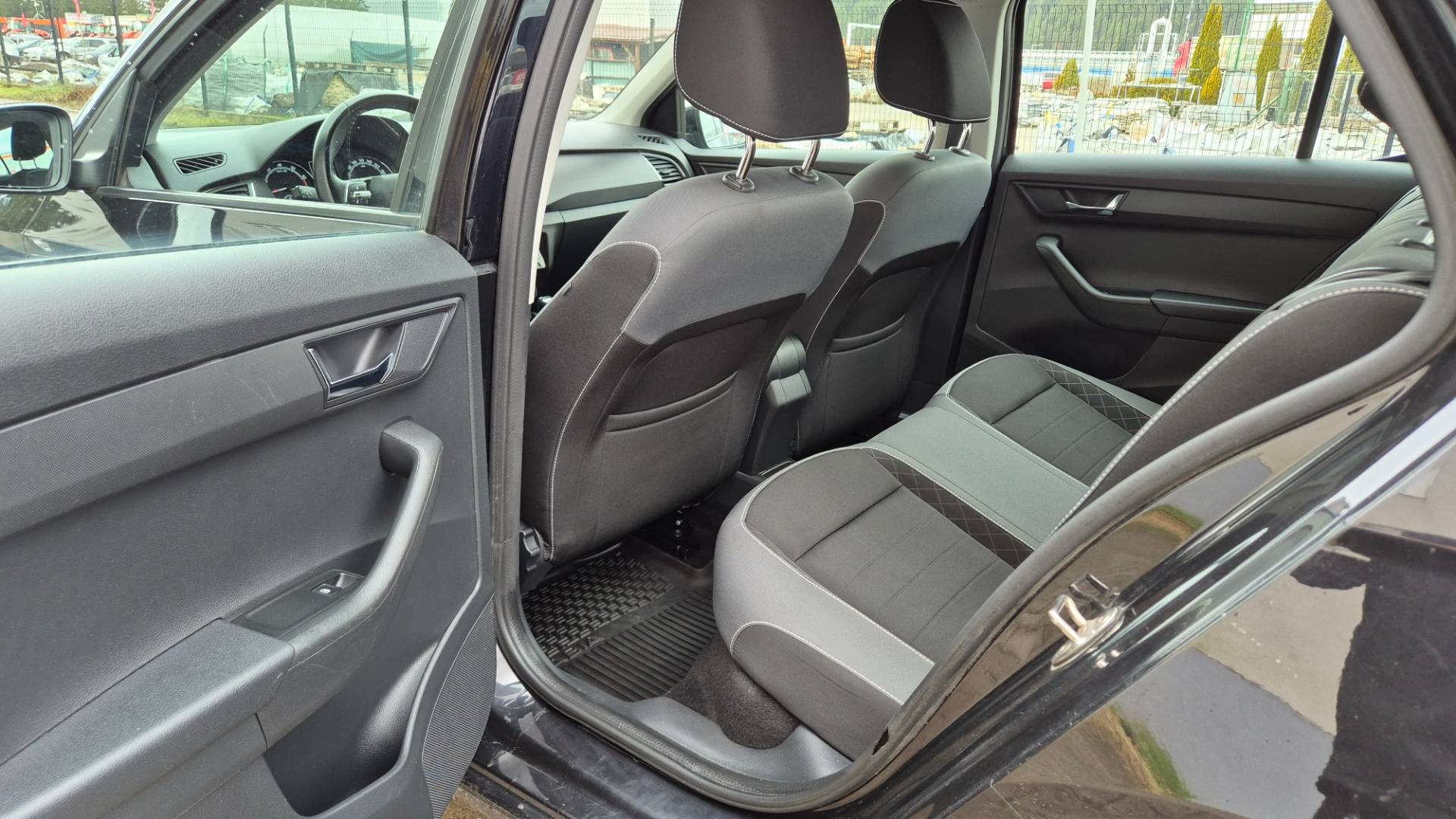 Škoda Fabia 1.0 TSI Style DSG – Obrázok 15