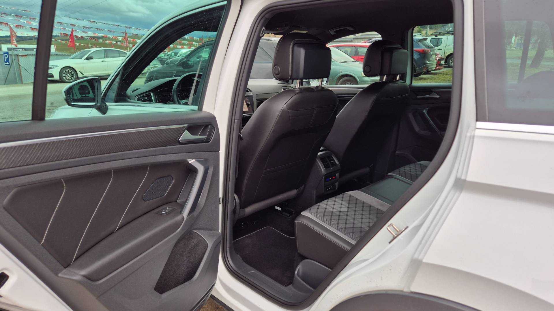 Volkswagen Tiguan 2.0 TDI EVO R-Line 4Motion DSG – Obrázok 22