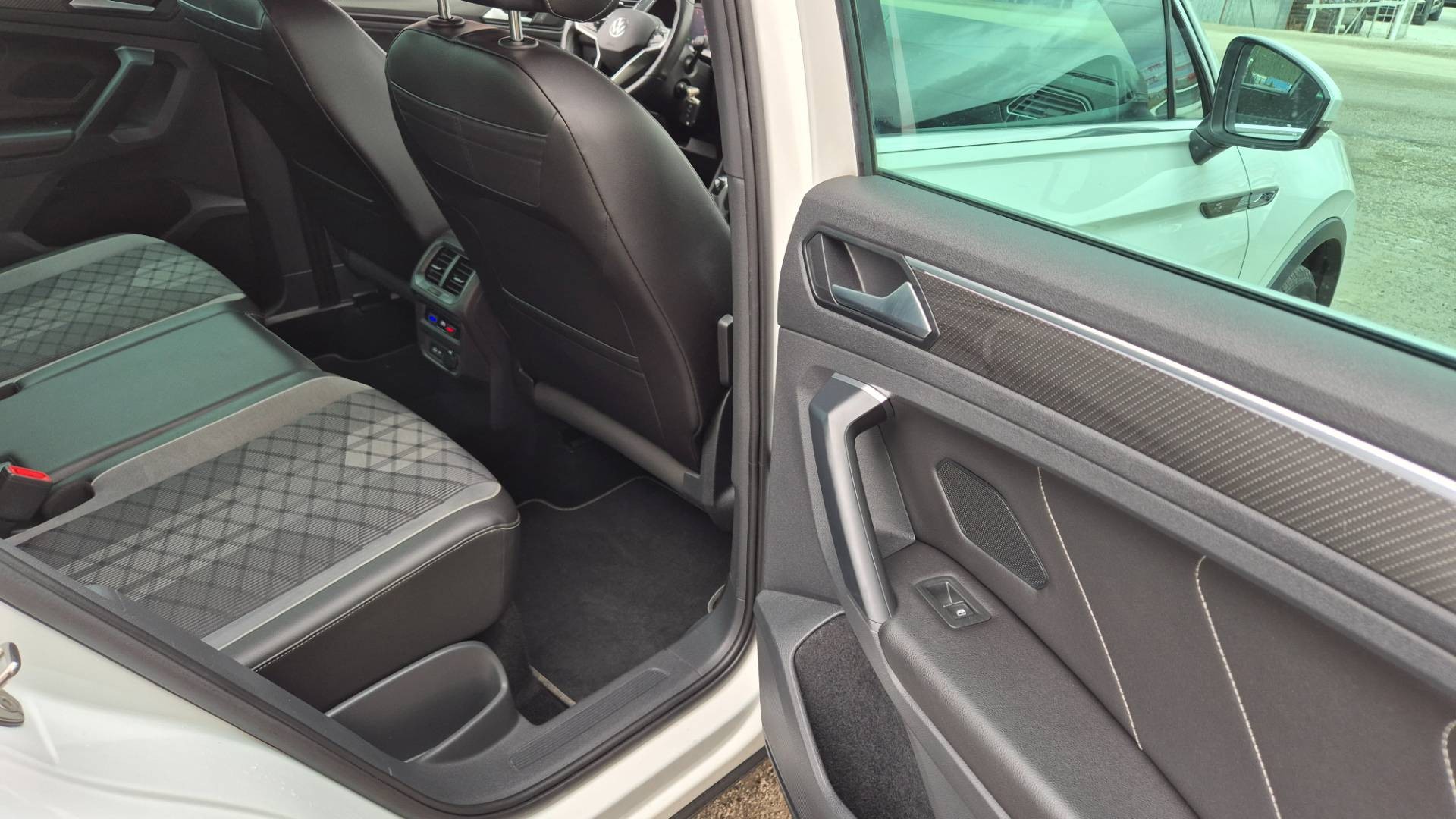 Volkswagen Tiguan 2.0 TDI EVO R-Line 4Motion DSG – Obrázok 26