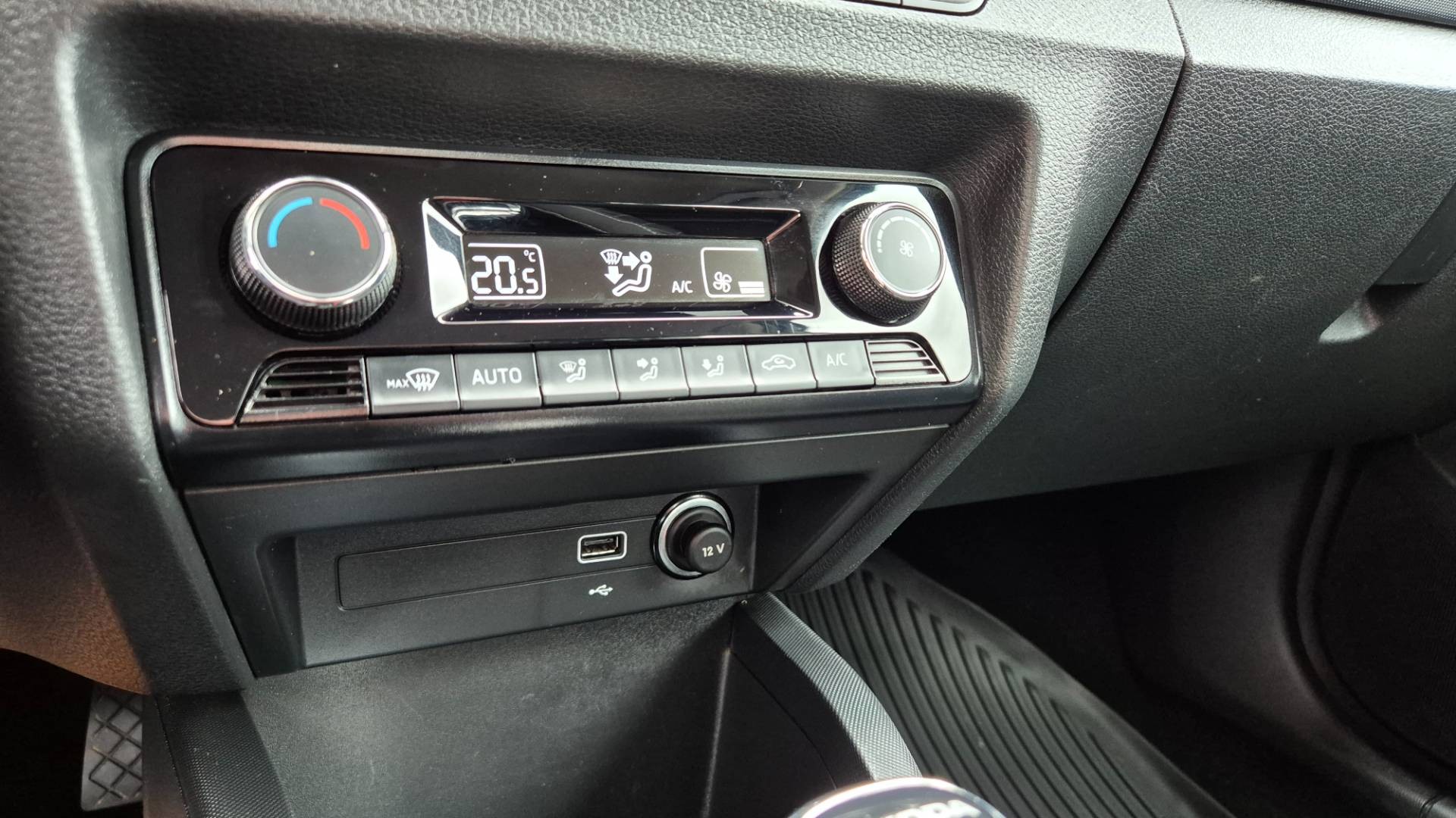 Škoda Fabia 1.0 TSI Style DSG – Obrázok 30