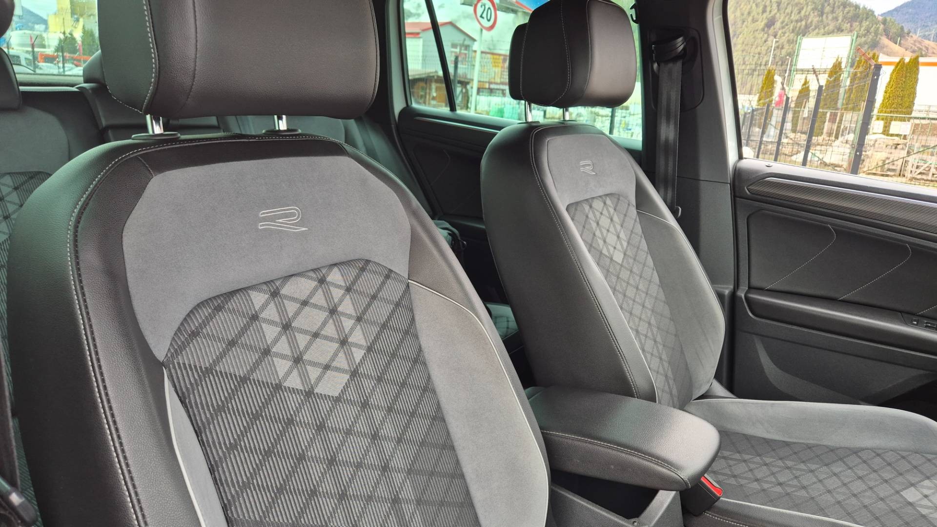 Volkswagen Tiguan 2.0 TDI EVO R-Line 4Motion DSG – Obrázok 30