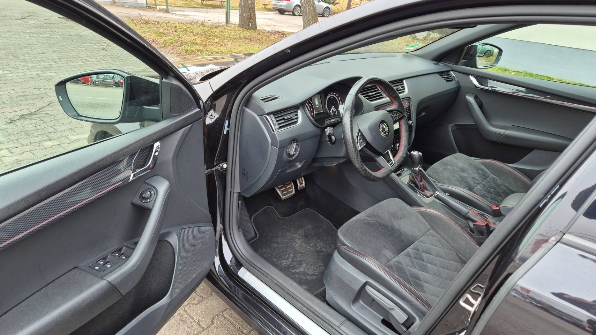 Škoda Octavia Combi 2.0 TDI RS DSG 4x4 – Obrázok 24