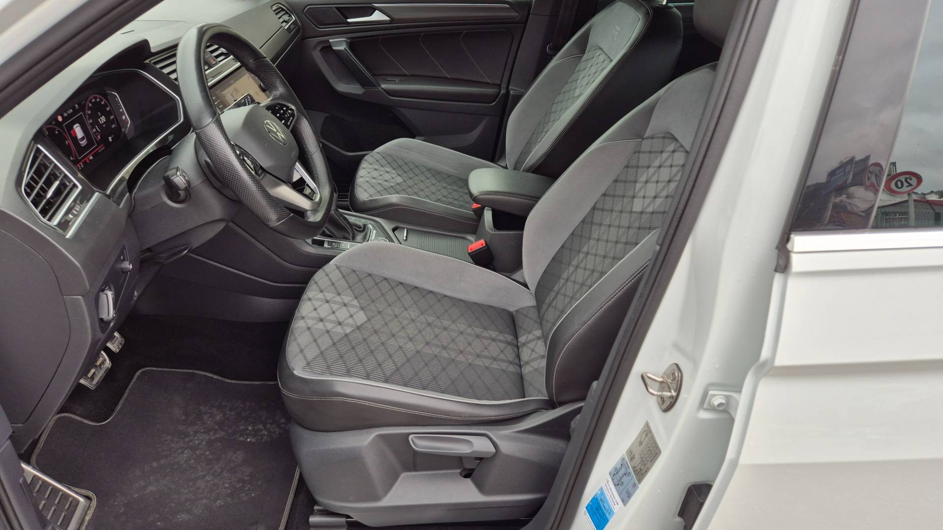 Volkswagen Tiguan 2.0 TDI EVO R-Line 4Motion DSG – Obrázok 35