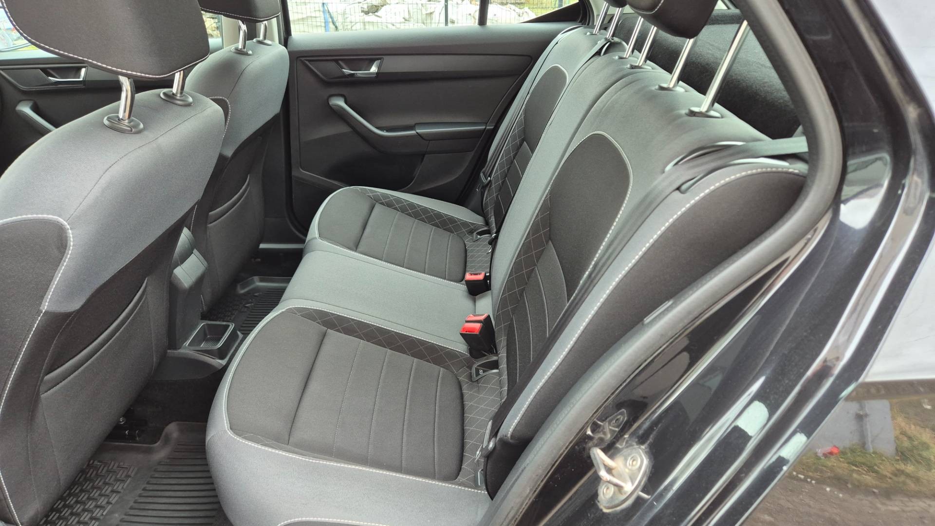 Škoda Fabia 1.0 TSI Style DSG – Obrázok 16