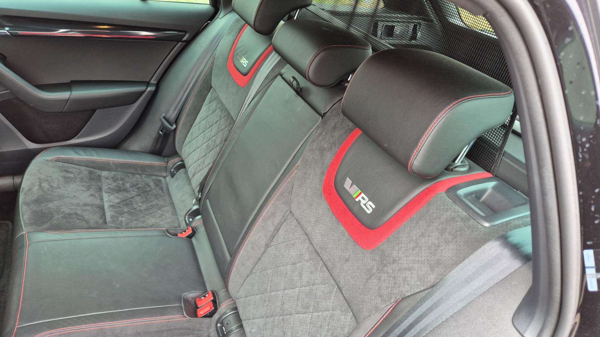 Škoda Octavia Combi 2.0 TDI RS DSG 4x4 – Obrázok 22