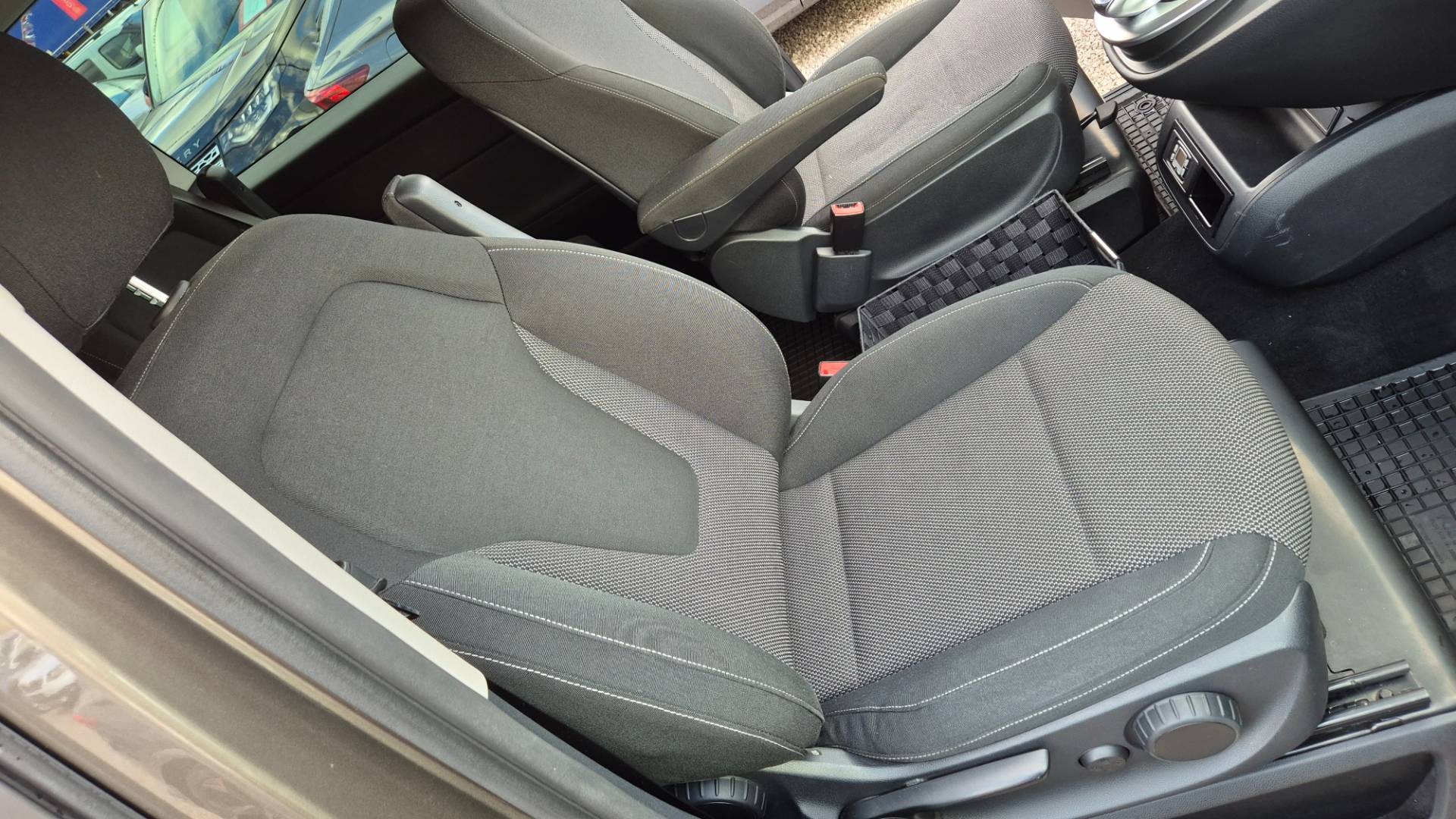 Mercedes-Benz V trieda V250 d kompakt 4MATIC A/T – Obrázok 26