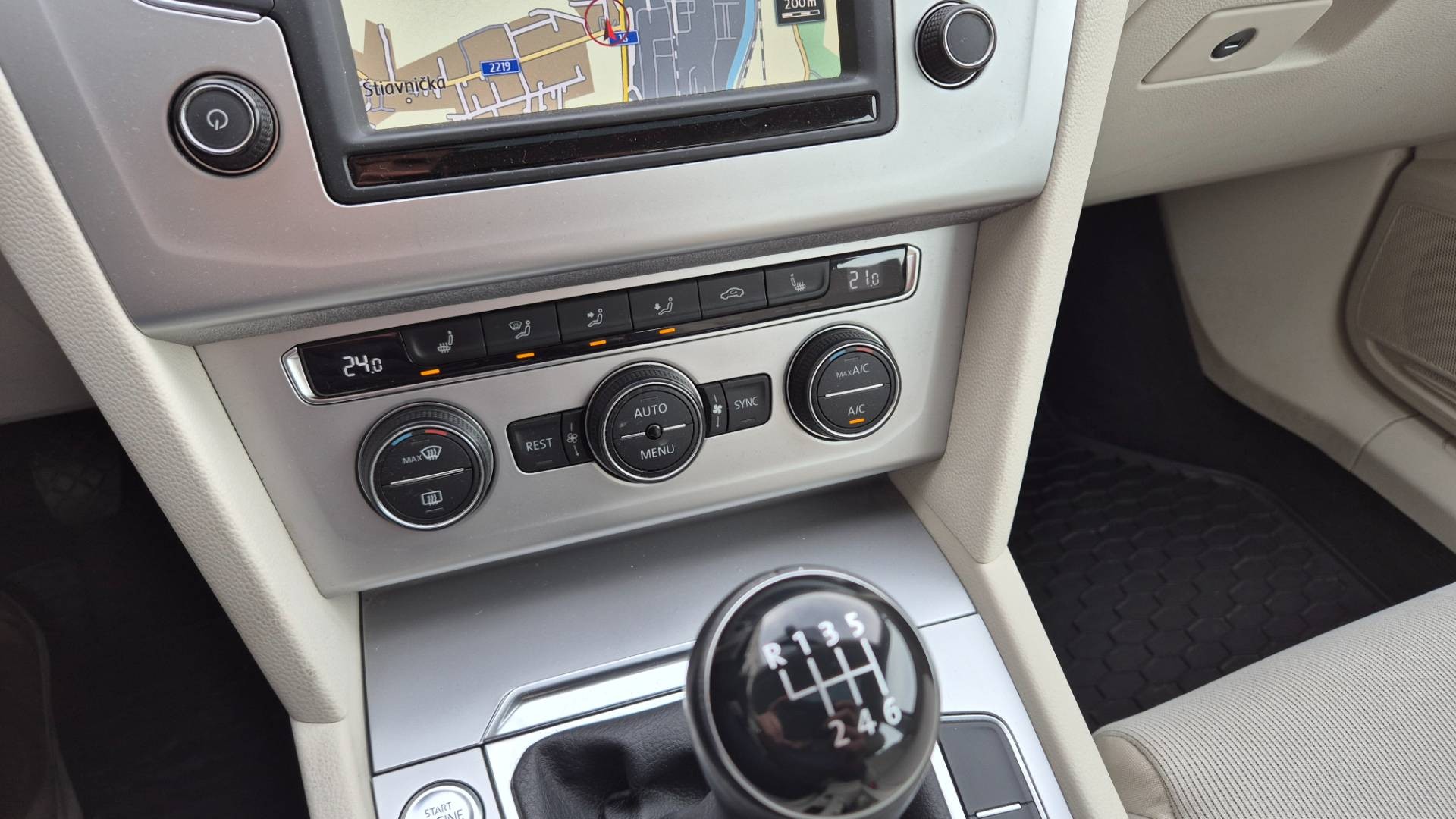 Volkswagen Passat 2.0 TDI BMT Comfortline – Obrázok 24