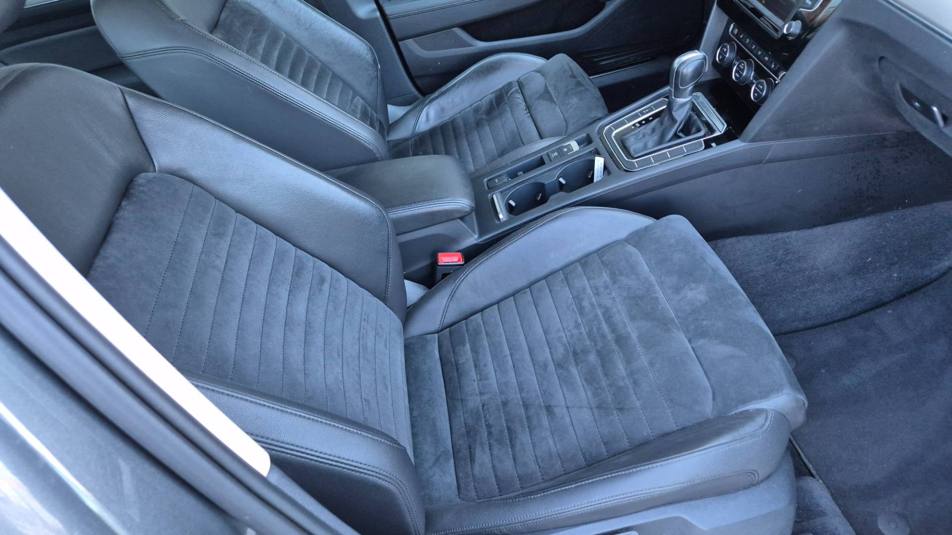 Volkswagen Passat Variant 2.0 TDI BMT Highline DSG – Obrázok 17