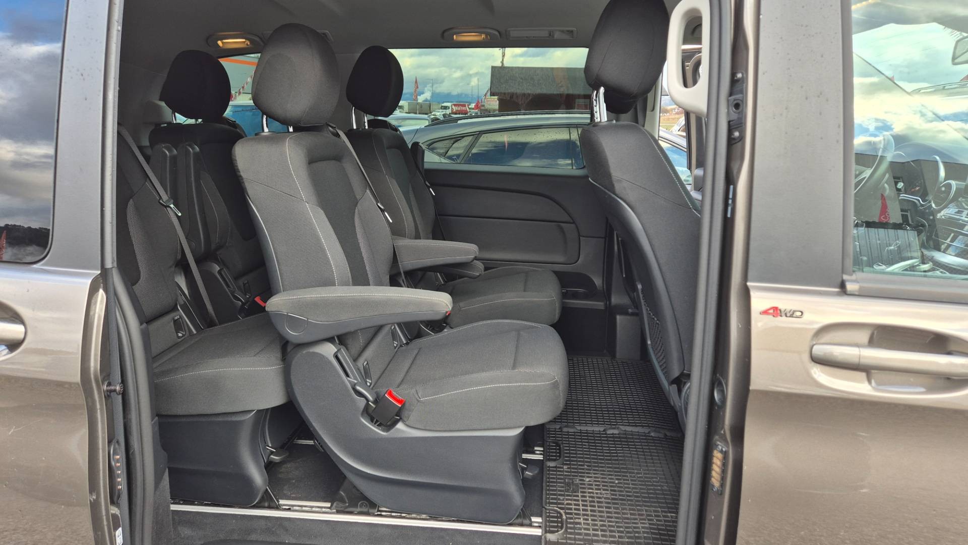 Mercedes-Benz V trieda V250 d kompakt 4MATIC A/T – Obrázok 18