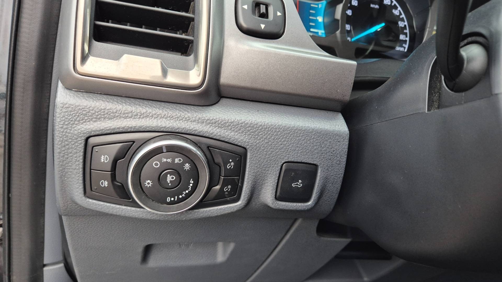 Ford Ranger 3.2 TDCi Duratorq 4x4 DoubleCab Limited – Obrázok 45