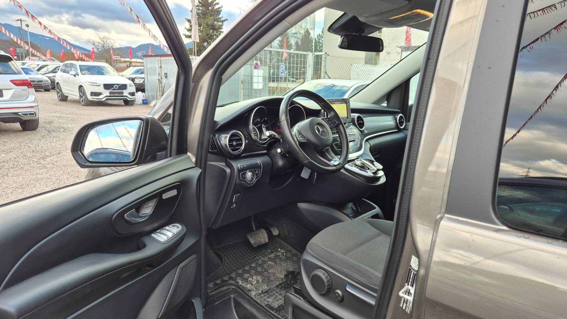 Mercedes-Benz V trieda V250 d kompakt 4MATIC A/T – Obrázok 28