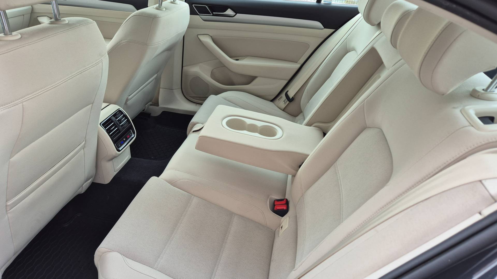 Volkswagen Passat 2.0 TDI BMT Comfortline – Obrázok 16