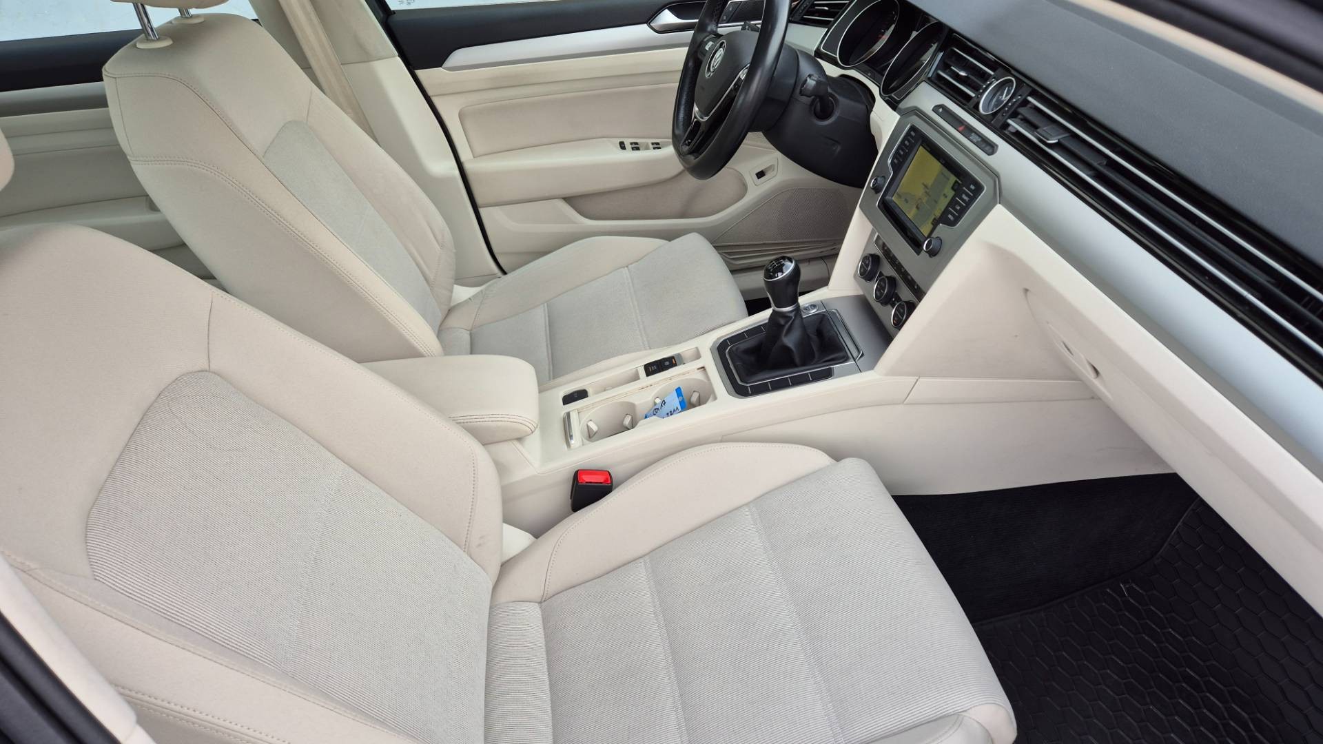 Volkswagen Passat 2.0 TDI BMT Comfortline – Obrázok 12